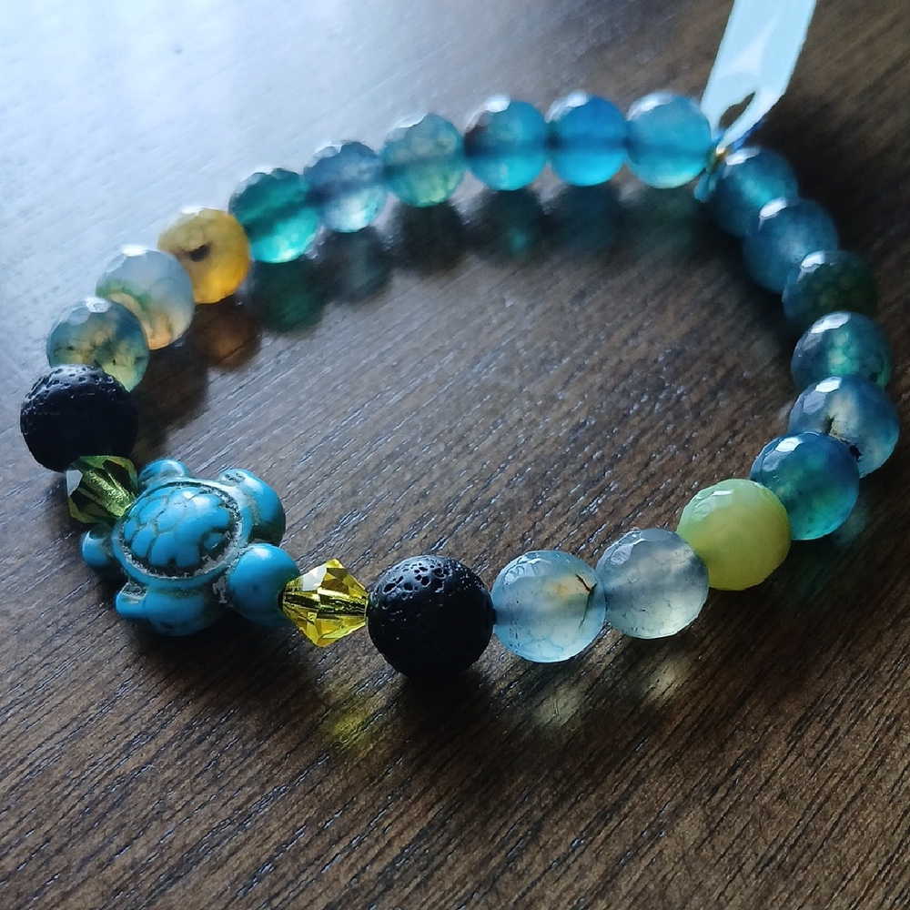 🎉SOLD🎉Turquoise Agate Bracelet with Turtle Charm